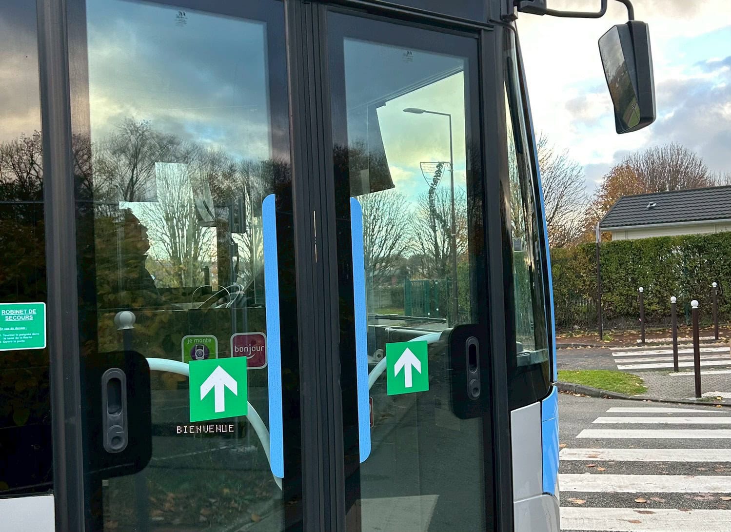 アメリと同じオン眉だったわたしが【パリ】でカルティエに入れなかった日。｜清水みさと旅行記