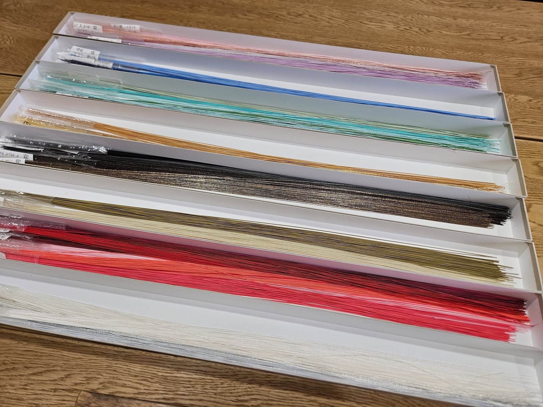 何十色も用意された中から、まずは使いたい3本をチョイス。