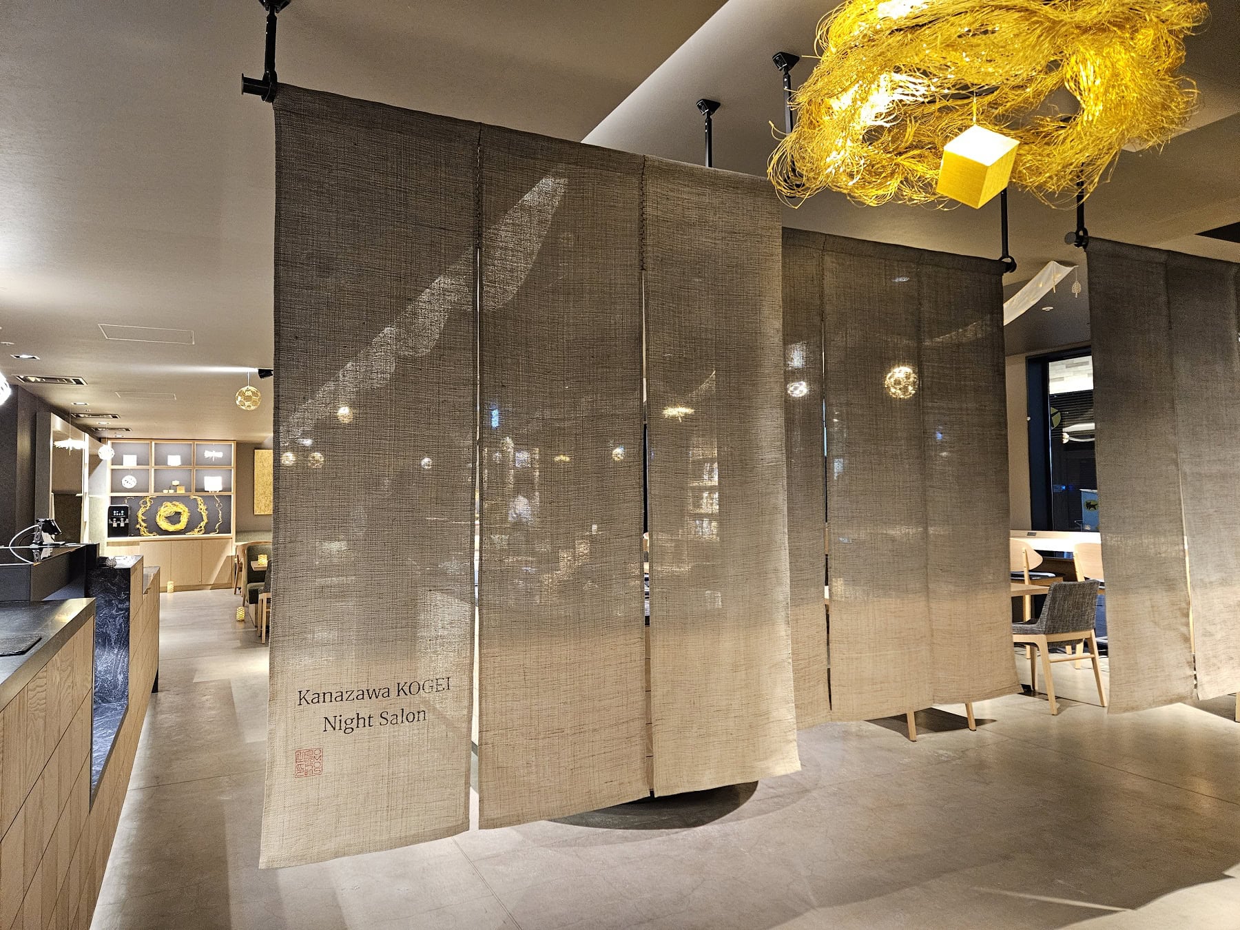 「金沢KOGEIナイトサロン」で伝統工芸に触れ、加賀棒茶＆お菓子を味わう