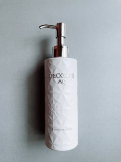 AQ ラディアンス スムース ブライトニング ボディミルク 200mL ¥9,900