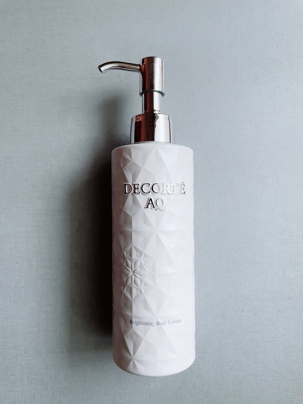 ＡＱ　ラディアンス スムース ブライトニング ボディミルク 200mL ¥9,900