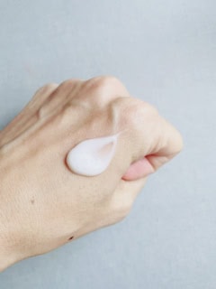 AQ ラディアンス スムース ブライトニング ボディミルク テクスチャー