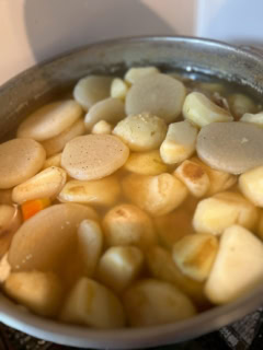 たっぷりの出汁を含んだ大根とジャガイモ♡ これがたまらない～！