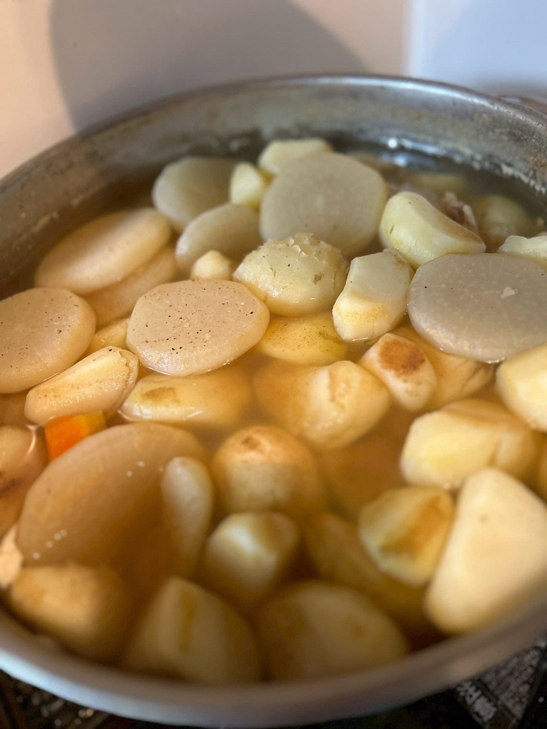 たっぷりの出汁を含んだ大根とジャガイモ♡ これがたまらない～！