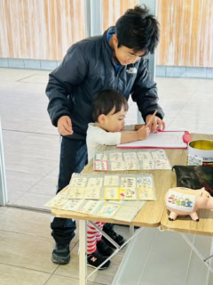 こうやって自然と小さい子の面倒を見てくれる様子を見ると、食堂やっていてよかったなって思います。