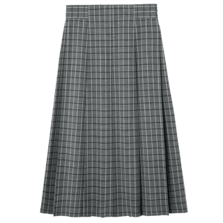 「比較的細身でスッキリとしたシルエット。オーバーサイズのニットなどにも合わせやすそう」。チェックスカート¥35,200（エストネーション）