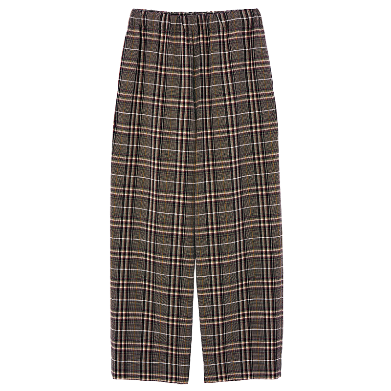 「ウエストにはぐるりとゴムが入れてある大人に嬉しい仕様かつ、美シルエットの貴重な1本」。チェックパンツ¥49,500（トゥルノン／キャプテンサンシャイン）