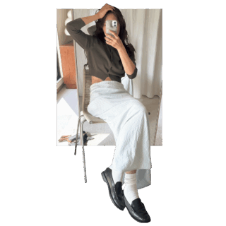 SEBAGOのローファー、AMOMENTOのカーディガン、RUBYのスカート、Tabioのソックスは全て本人私物