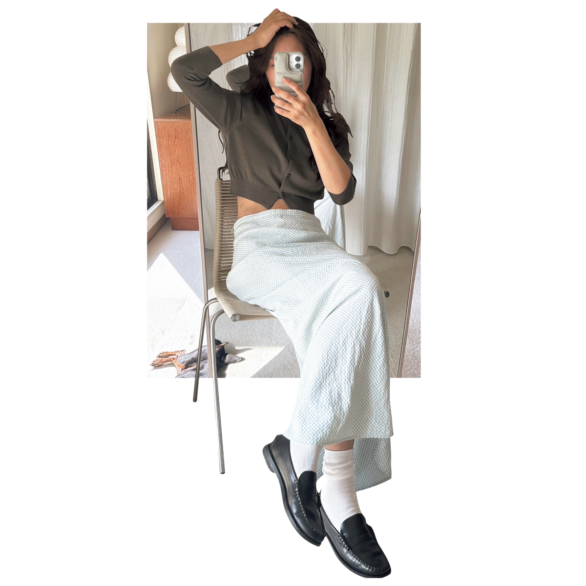 SEBAGOのローファー、AMOMENTOのカーディガン、RUBYのスカート、Tabioのソックスは全て本人私物