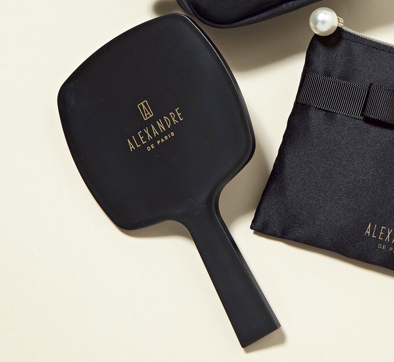 毎日のメイクタイムが優雅になるスクエア型のミラー