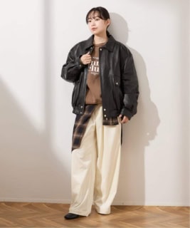 JORNAL STANDARD L'ESSAGEがセレクトしている、韓国発ブランド「DUNST」のレザージャケット（¥105,600）もオーバーサイズで着やすい！ ユニセックスで着られる1枚