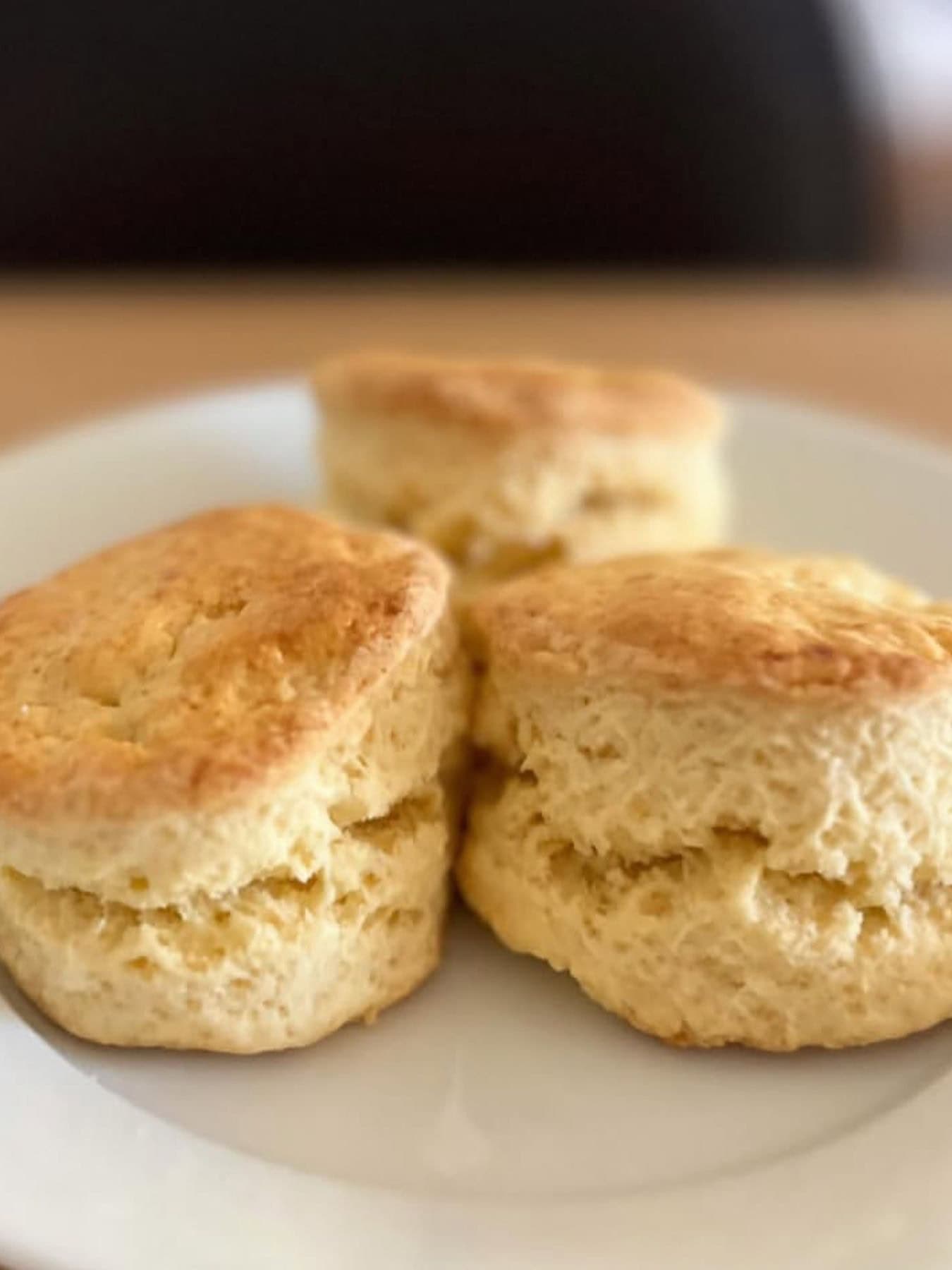 本場イギリス風【プレーンスコーン】の作り方「レモン」を加えてふんわりふくらむ絶品レシピ
