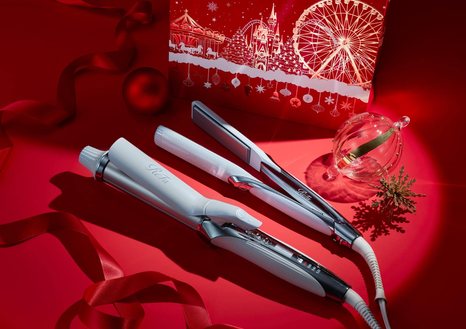 右から：リファストレートアイロンプロ 全４色 各￥23,000、リファカールアイロンプロ 38mm／32mm／26mm／19mm 全２色 各￥25,000