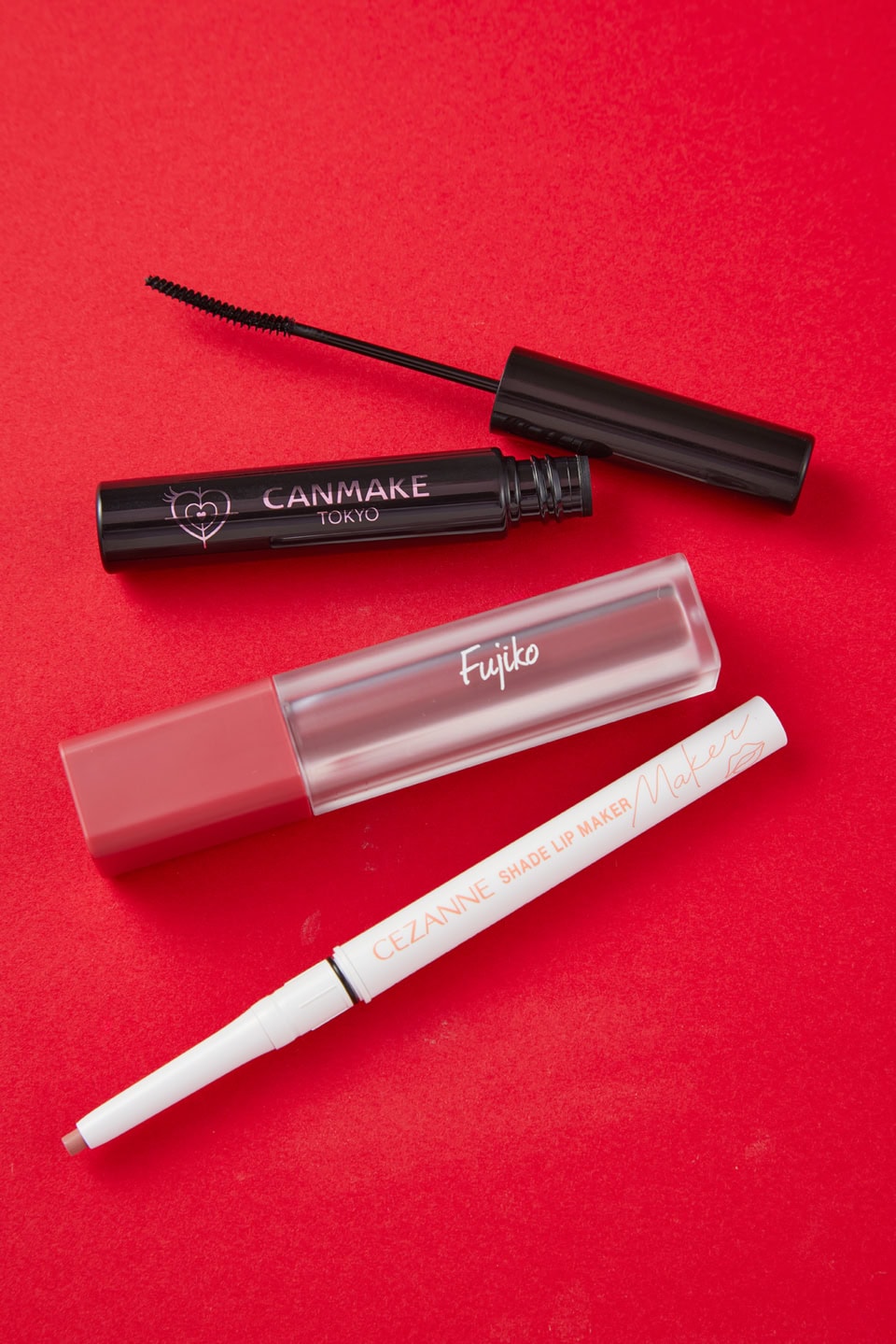 「日本のプチプラコスメって、レベル高過ぎ」【2000円以下限定】笹本恭平の2025年下半期ベスコス3選