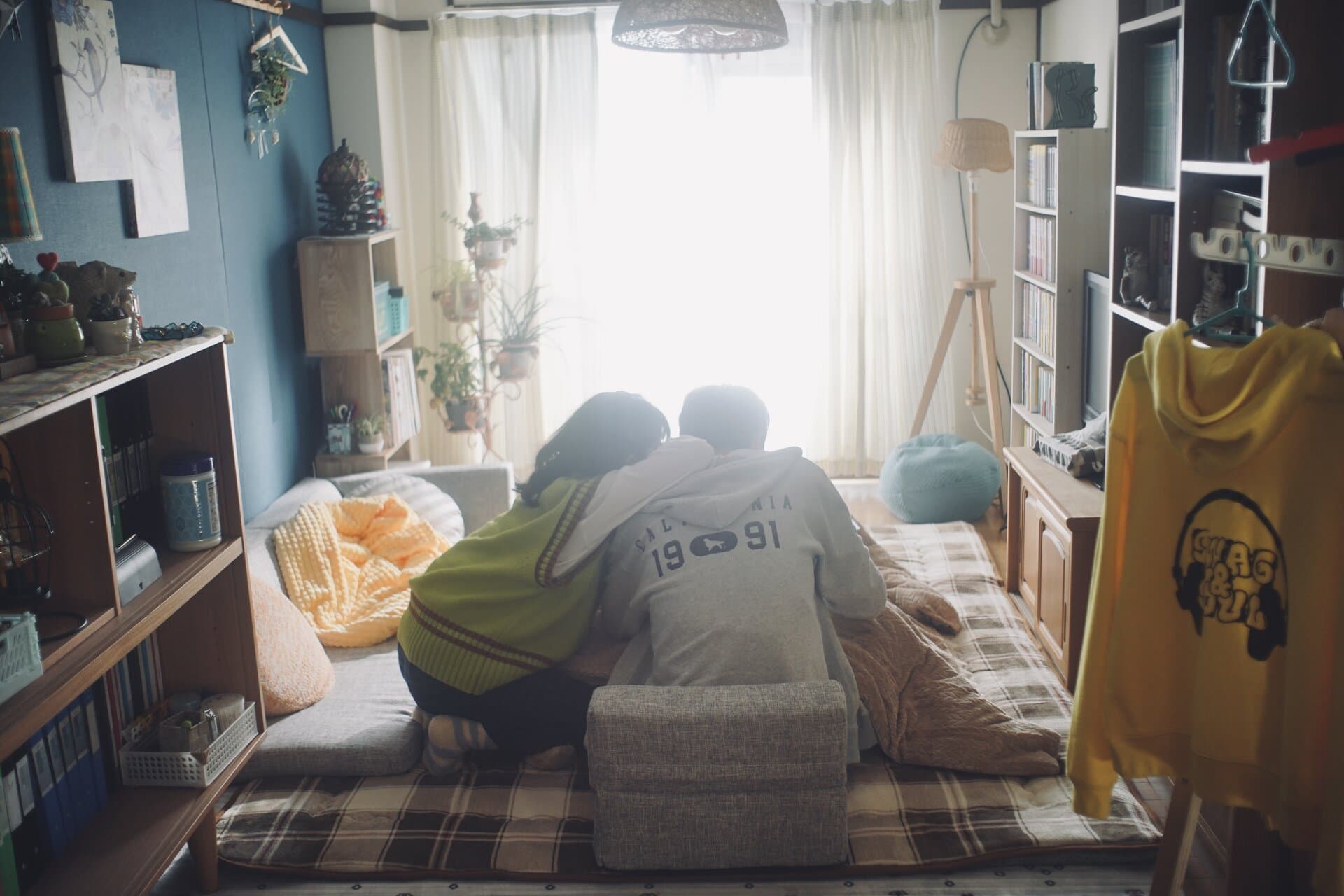 ふたりで歩くと、景色は少しだけ広くなる。