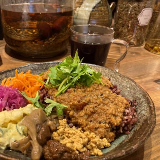 原宿『喫茶 植物最高』の薬膳カリーが絶品！ネロリハーブのハーブティーも楽しめる【実食レポ】