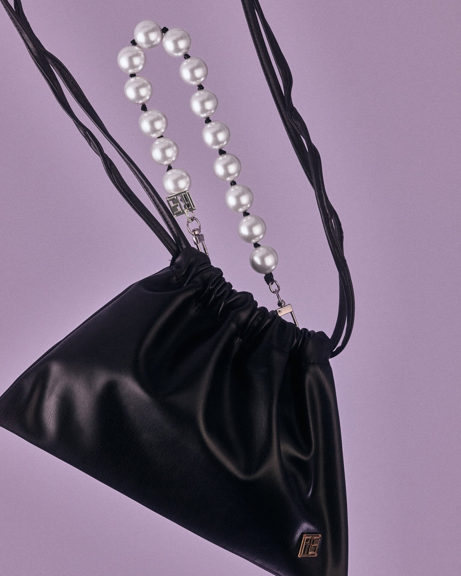 IRIS47のホリデーコレクションswing bagにパーツのストラップをプラス