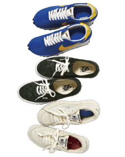 上から：スニーカー¥14,630（ナイキ スポーツウェア／NIKE カスタマーサービス）、スニーカー¥8,250（ヴァンズ／VANS JAPAN カスタマーサポート）、スニーカー¥36,300（アニエスベー・12月上旬発売予定）