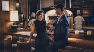 おじいちゃまの仕事を継いだニック。えっと……職場のこの女性とどうなっちゃうわけよ！