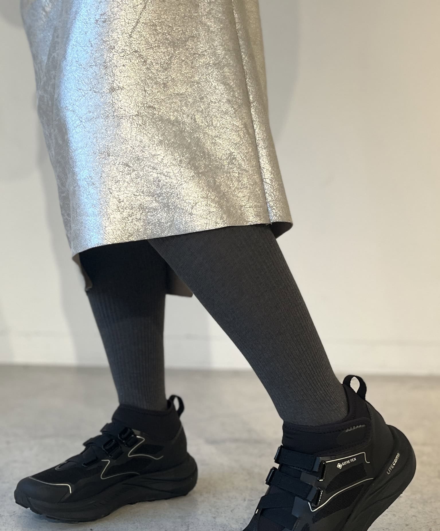 シルバーとグレーの組み合わせ、個人的に大好物なんです♡