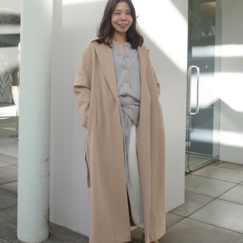 【40代スナップ】一枚は欲しい! 「カシミヤコート」を羽織るだけで上質コーデに|青山沙起子さん