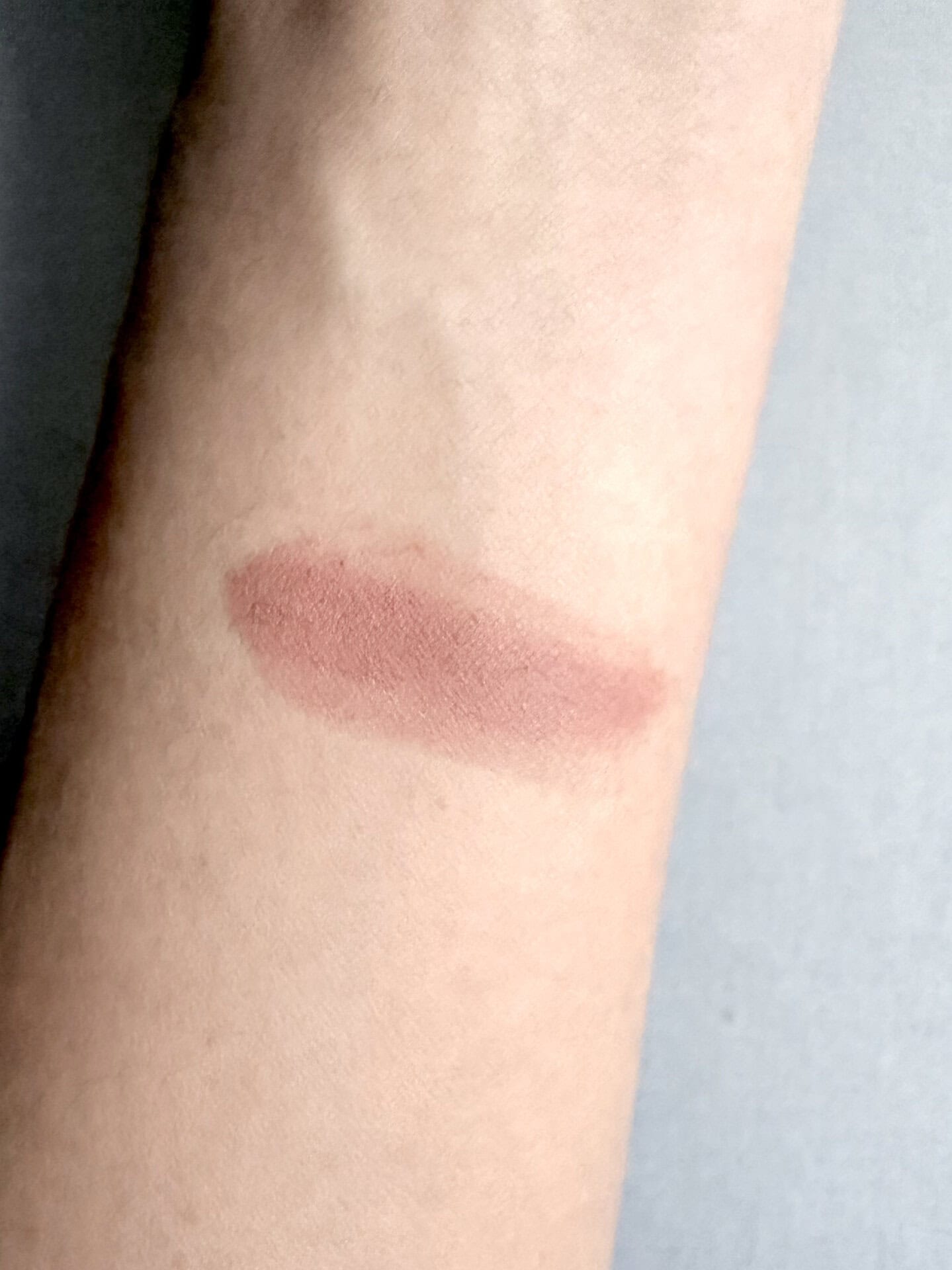 M・A・C パウダー キス ヘイジー マット リップスティック テイケン テクスチャー