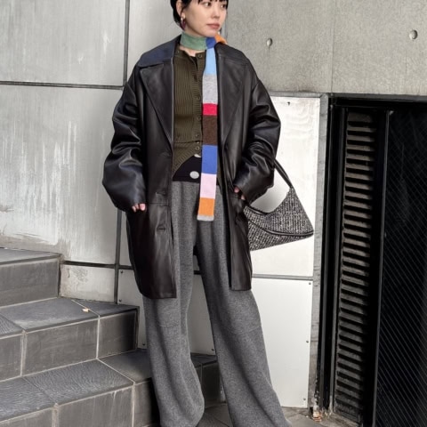 【40代スナップ】可愛くって洒落る!「マルチボーダー」の細マフラーが優秀すぎ|田瀬麻美さん