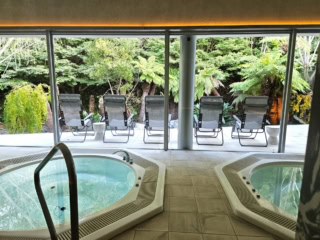 外気浴エリアはまるでジャングル⁉ マイナスイオンたっぷり!