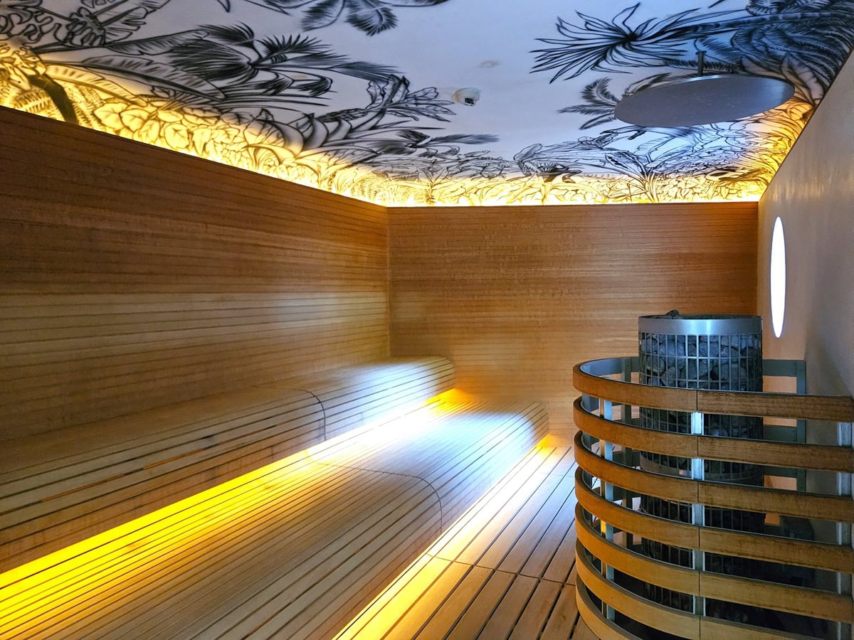 ホテル内には本格サウナも完備。