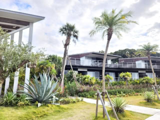 もともとは大学のセミナーハウスとして建てられたスタイリッシュな建物をリノベーション。