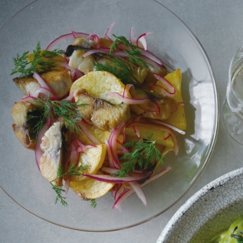 こんがり焼いたさばとポテトがレモン汁でしみしみ旨い『塩さばとじゃがいものディルマリネ』