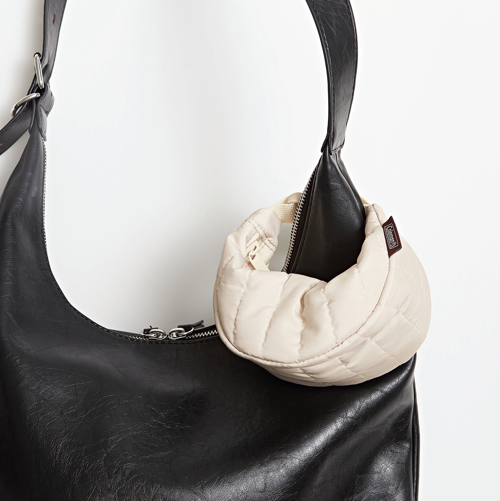 単体でも手持ちのバッグにつけても◎