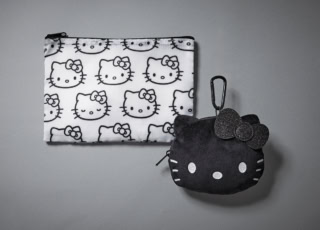 2026年1月号付録　ハローキティふわふわフェイスポーチ