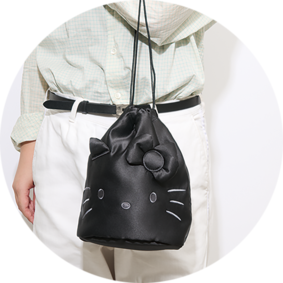 オトナミューズ1月号増刊号　光沢感がシックなフェイス巾着ポーチ