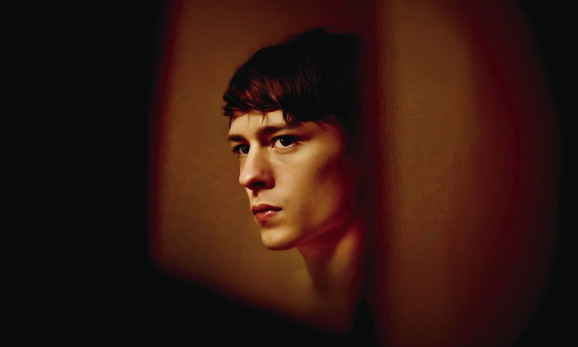 監督：ミッコ・マケラ／出演：ルーアリ・モリカ、ヒフトゥ・カセム、ジョナサン・ハイド　ほか／配給：リアリーライクフィルムズ／公開：2026年1月9日より、TOHOシネマズ 日比谷ほか全国ロードショー