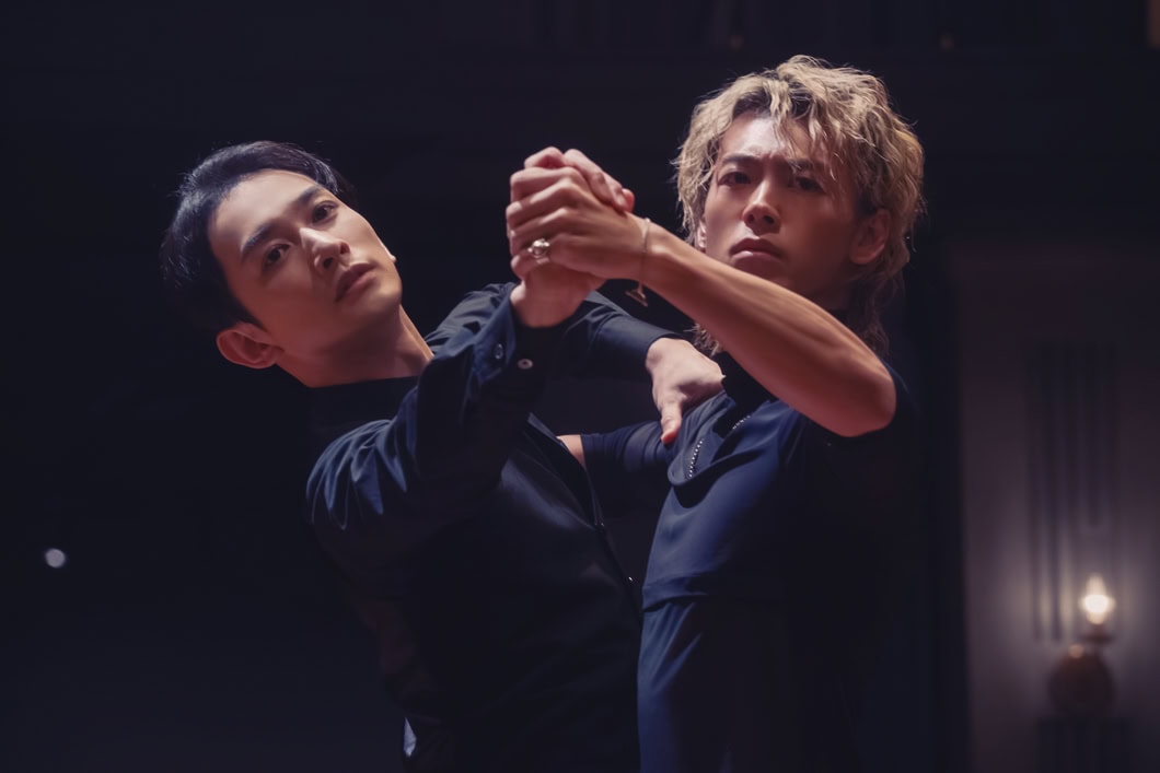 競技ダンスのラテン部門の日本チャンピオン鈴木（竹内涼真）とスタンダード部門の日本チャンピオン杉木（町田啓太）は部門が違うもののお互いを意識し合う関係。