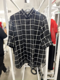 シャツ￥42,900（HYKE）