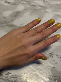 【イソップ】のハンドバーム使用後の手がこちら。あのガサガサでシワシワの手が見事によみがえりました！