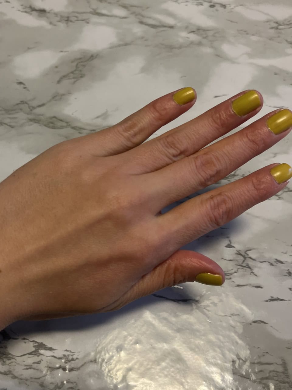 【イソップ】のハンドバーム使用後の手がこちら。あのガサガサでシワシワの手が見事によみがえりました！