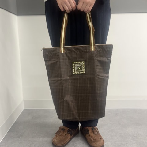 このブラウン&チェック柄なら似合うかも!? オトナミューズ紀ノ国屋コラボのバッグが優秀過ぎた