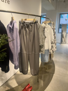 レザーパンツ￥187,000（エブール）