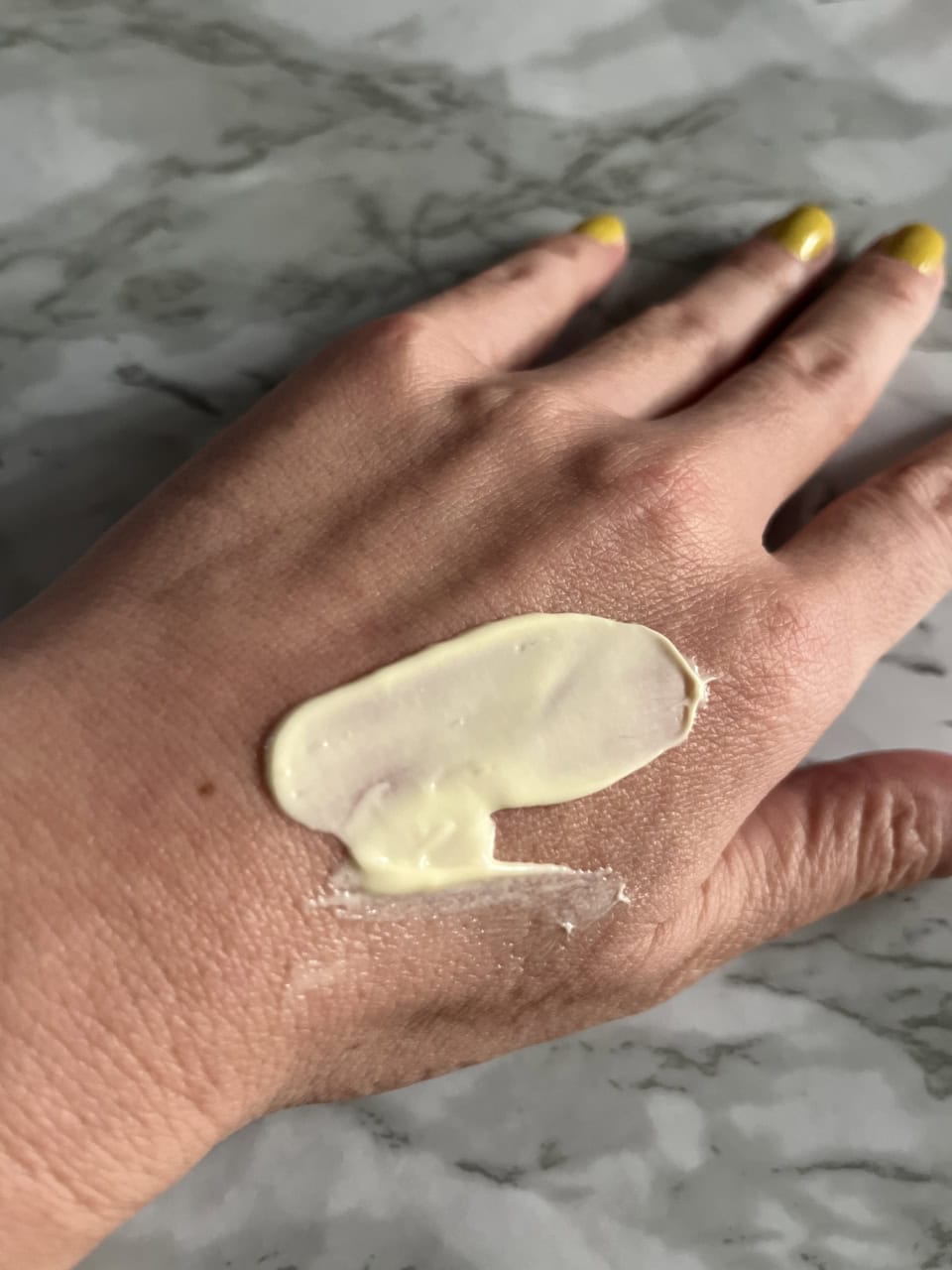 広げるのが下手ですいません！ バーム系って伸びが悪いイメージがあったんですが、これはスーッと伸ばすことができました