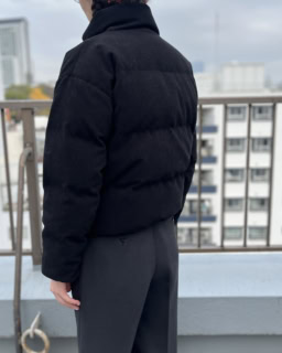 後ろ姿も着ぶくれして見えることく、すっきりとしています!