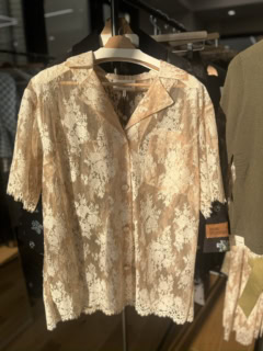 シャツ￥57,200（バウム・ウンド・ヘルガーテン）