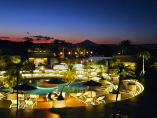 都内から車で70分で海外リゾート気分♡真冬は「ホットプール」を楽しむ楽園へ【BOTANICL POOL CLUB】