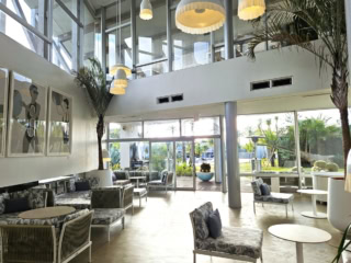 開放感のあるロビーラウンジ。