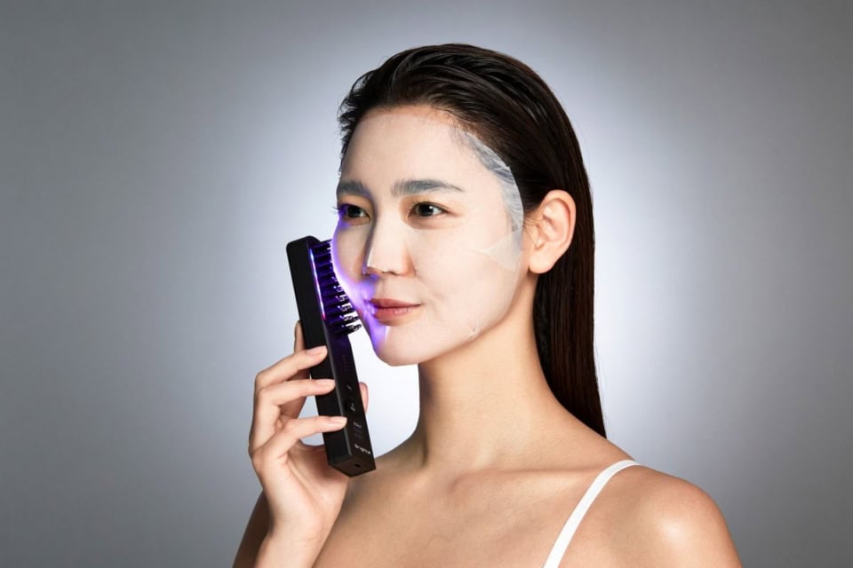 累計75万個突破*の美容家電ブランド【Brighte】の⼈気美顔器「ELEKI BRUSH＋」