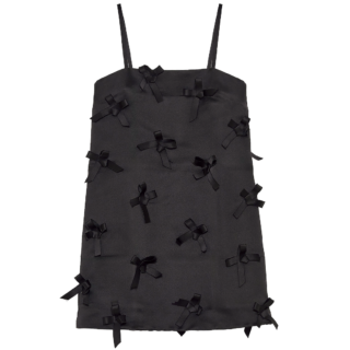 「オールブラックで着こなしたい！」ドレス¥547,800（ジル サンダー／ジルサンダージャパン）