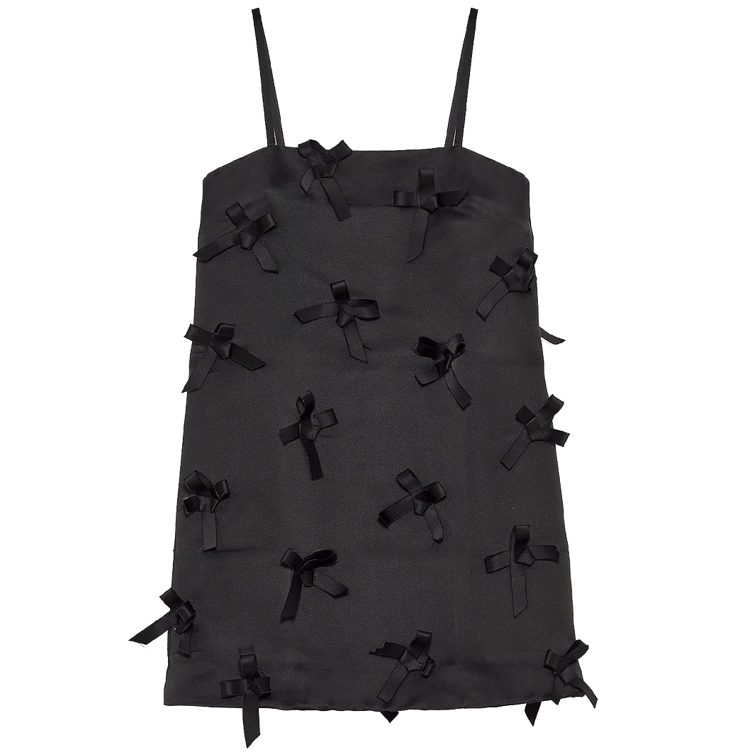 「オールブラックで着こなしたい！」ドレス¥547,800（ジル サンダー／ジルサンダージャパン）