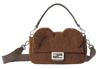 バッグ〈バゲット〉［H15×W27×D6.5㎝］¥578,600（フェンディ／フェンディ ジャパン）